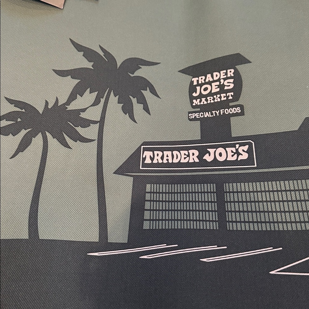 Trader Joe’s Insulated Grocery Bag Limited Edition 8 Gallon Sage Green - Picture 9 of 10